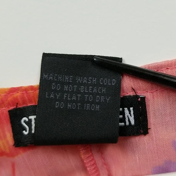 Steve Madden Pink Floral Cape - Picture 5 of 5